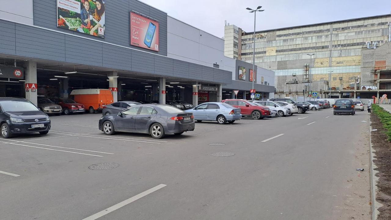 Аэропорт Апартаменты 24&24 Chişinău Esterno foto