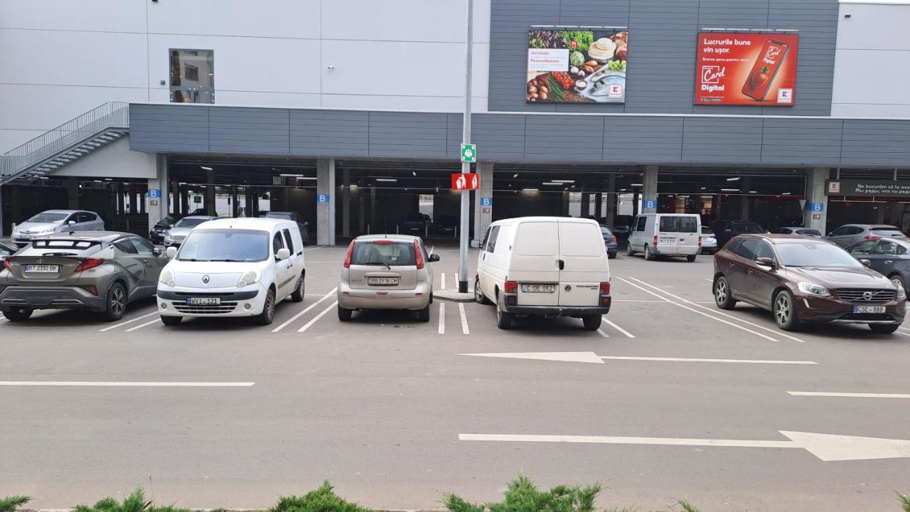 Аэропорт Апартаменты 24&24 Chişinău Esterno foto